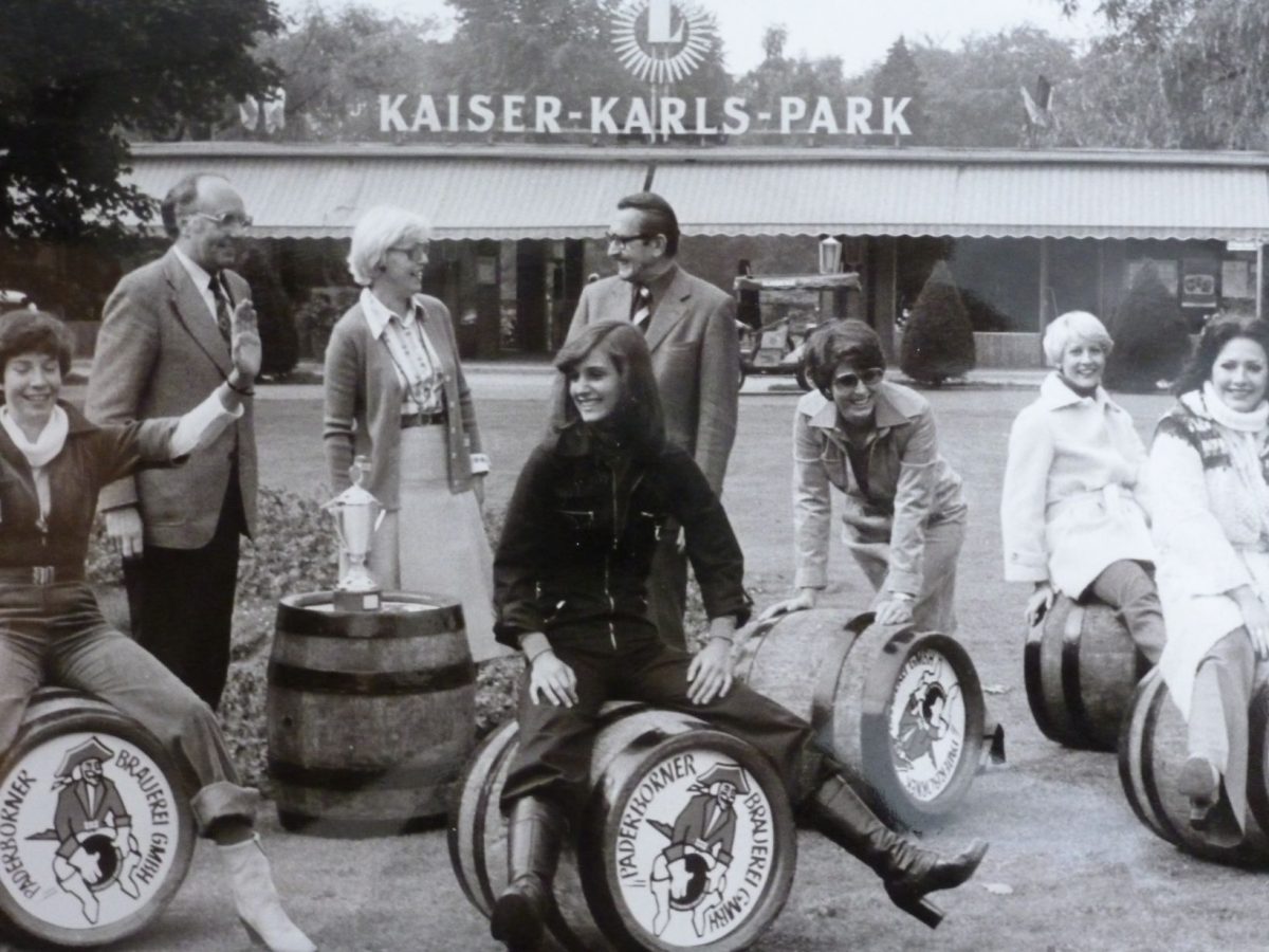 Bierfassrollen vor dem Kaiser-Karls-Park, erstmals am 17.10.1977 durchgeführt