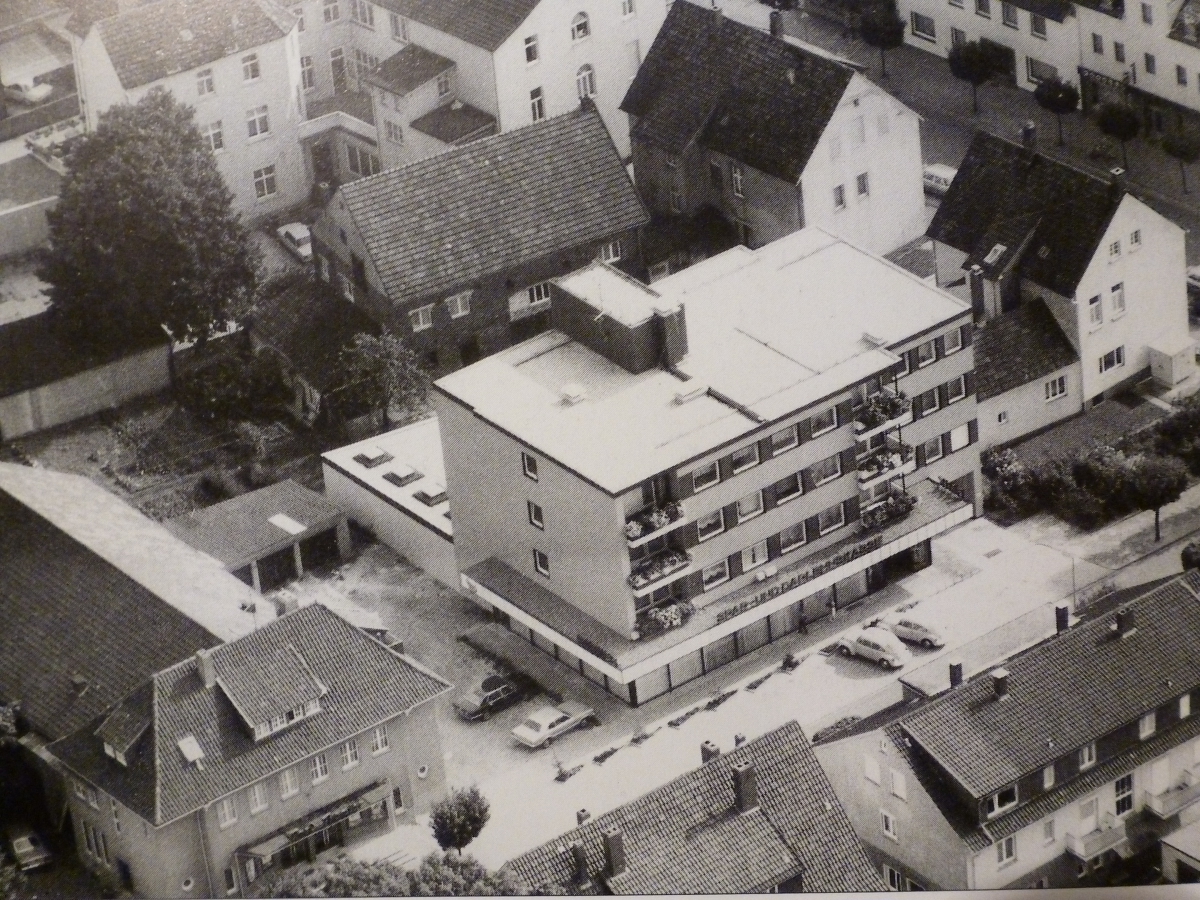 	Luftbild Friedrich-Wilhelm-Weber-Platz mit SpaDaKa und Parktheater Kino, ca. 1970er Jahre