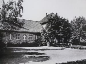Kaiser-Karls-Bad Gebäude mit Gartenanlagen ca. 1930er Jahre